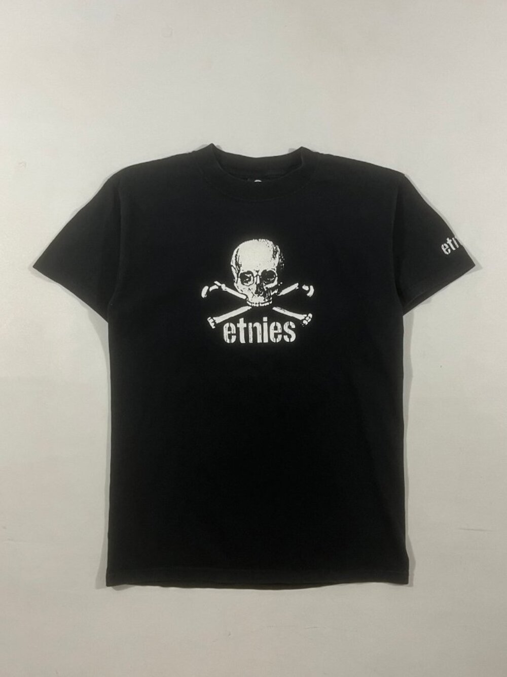 Etnies Skull & Crossbones Y2K Skate Logo Tee Black